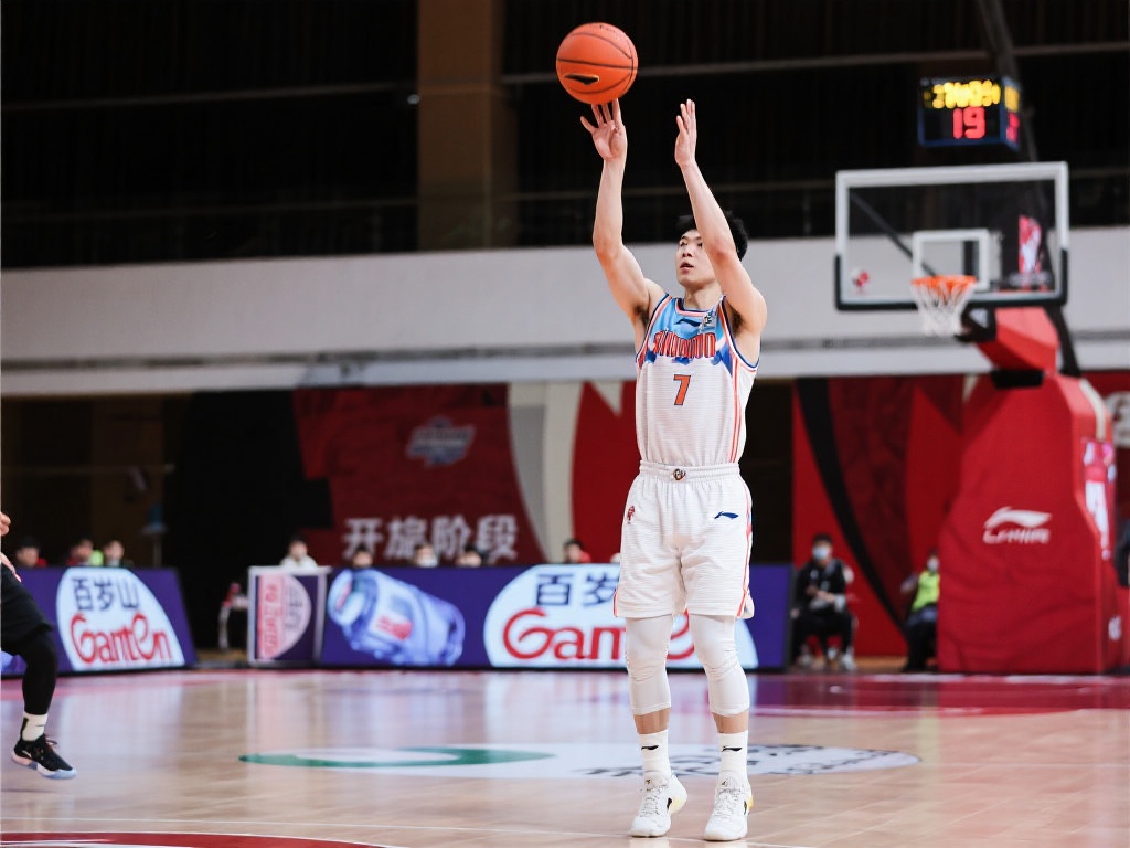 祝铭震追身三分助南京季后赛客场领先新疆 在篮球领域,开局阶段至关重要,它不仅能为