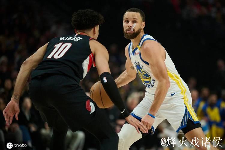 库里三节准三双新援砍22分 勇士狂胜开拓者35分